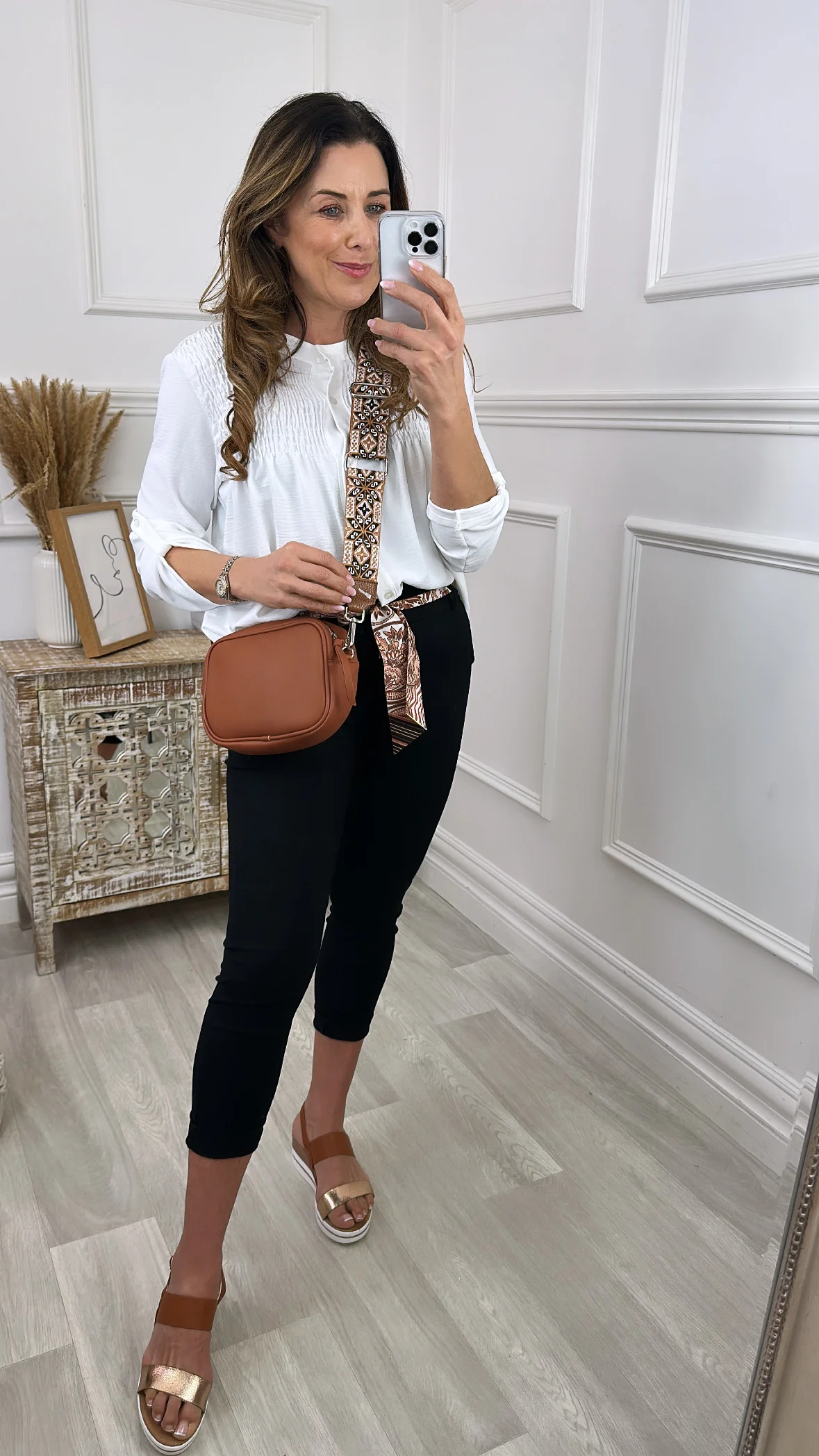 Elly Cognac Crossbody Bag - Image 4
